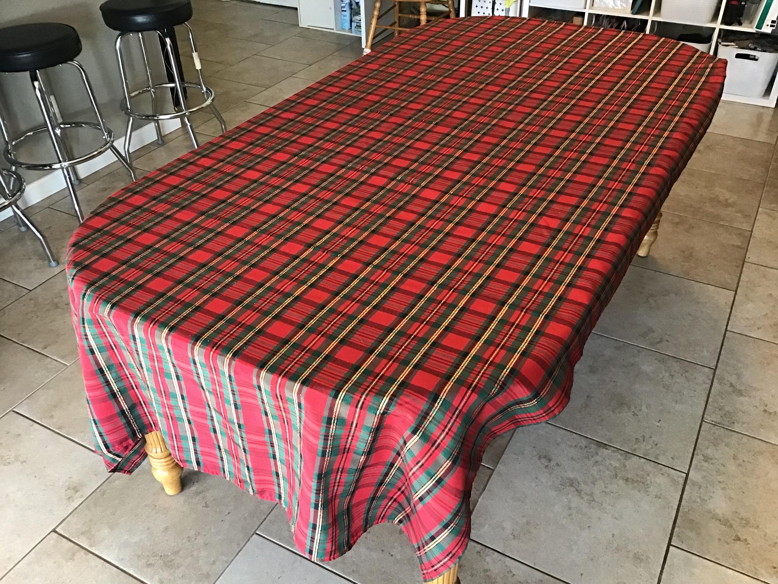 rectangle tablecloth (red/black/gold Christmas plaid) - 60 x 104